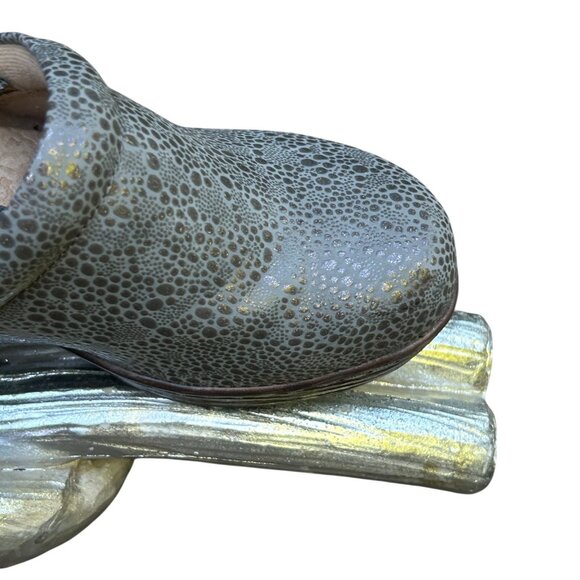 BOC Born Concepts Gray Pebble Pattern Peggy Faux Leather Slip On Clogs Size 9 M - Picture 2 of 14